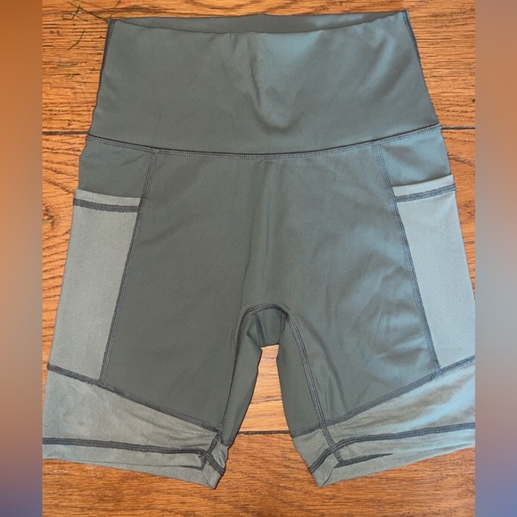 Aerie Sage green biker shorts with mesh pockets women’s medium - Picture 1 of 5
